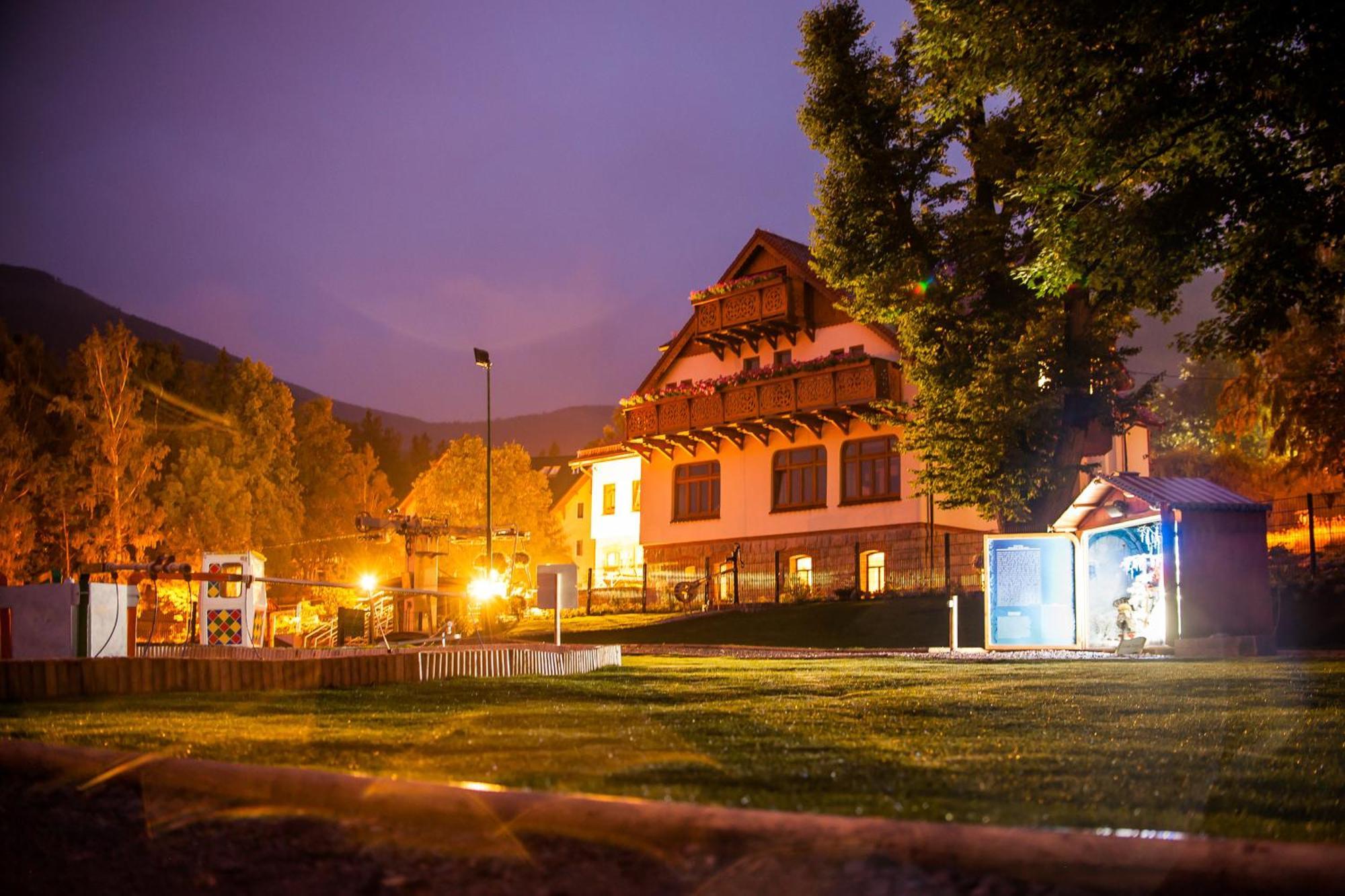 Przystanek Bavaria - Sauny, Parking Oraz Wstep Do Parku Bajek W Cenie! Карпач Екстериор снимка